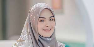 Berbaju Pengantin, Makeup Vebby Palwinta Bikin Warganet Terpana
