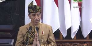 Mengintip Busana Sasak Jokowi di Pidato Kenegaraan
