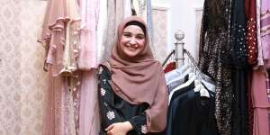 Tampilan Simple Nan Elegan Ala Shireen Sungkar