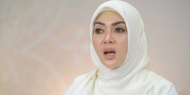 Ngemper di Tangga, Syahrini Letakkan Tas Rp2 Miliar di Lantai