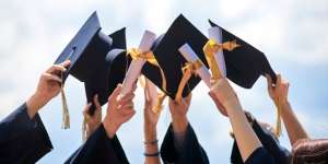 Usai Sarjana, Lanjut Kuliah Atau Bekerja Dulu ya?