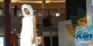 Gaun Kertas dan Denim, Kreasi Unik Sustainable Fashion