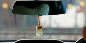 Di Negara Ini, Gantung Pengharum di Mobil Didenda Rp17 Juta