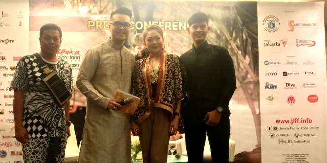 Cantiknya Tenun Songket dengan Teknik Jahit India