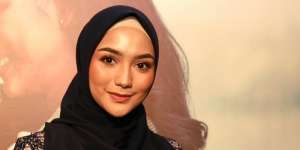 Kini Berhijab, Citra Kirana Tampil Glowing Berbusana Muslim