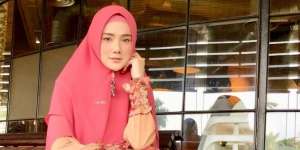 Bergamis Pink, Mulan Jameela Bawa Tas Seharga Rumah