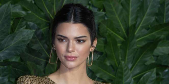 Gaya Summer-Look Kendall Jenner Saat Kepanasan Curi Perhatian