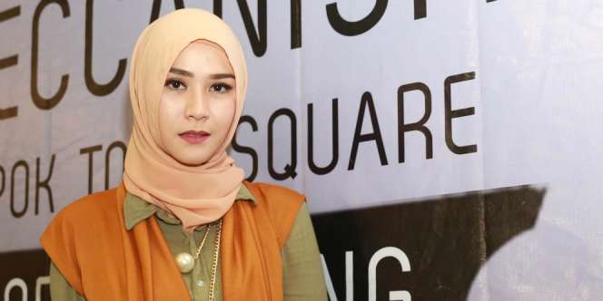 Tampil Kasual dengan Summer Dress dan Sneakers ala Zaskia Mecca