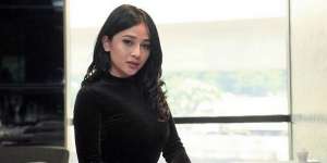 Beda Usia Mutia Ayu dan Glen 20 Tahun, Ini Positifnya Nikahi Pria Lebih Tua