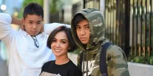 Kabar Sedih Datang dari Yuni Shara, Tulang Paha Putranya Remuk