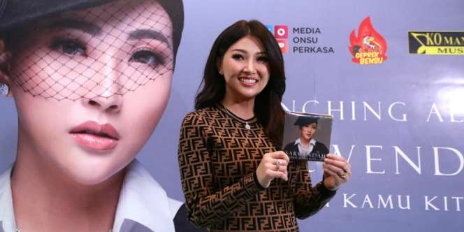 Geprek Bensu Jualan CD Musik, Sarwendah Penyanyi Perdana