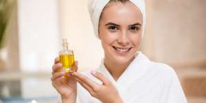 5 Manfaat Minyak Jojoba untuk Kulit Wajah, Bikin Wajah Glowing