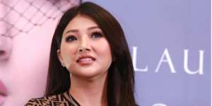 Tampil Chic di Peluncuran Album, Sarwendah Pakai Outfit Jutaan Rupiah