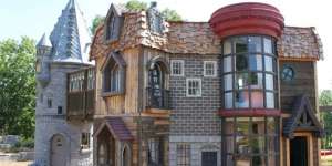 Kakek Bangun 'Istana' Harry Potter Demi Sang Cucu, Lihat Isinya
