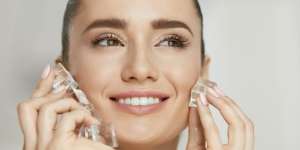 5 Manfaat Es Batu untuk Kecantikan Kulit