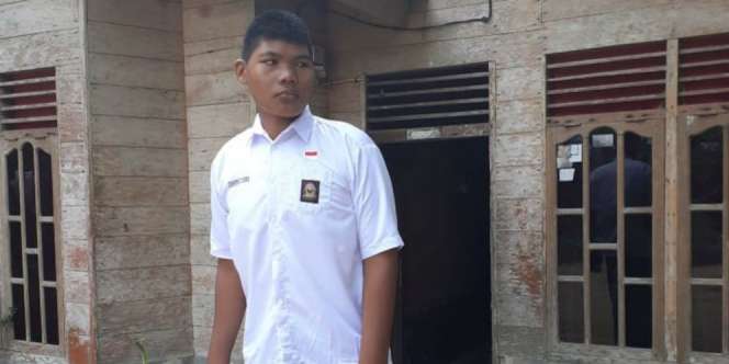 Remaja di Riau Tingginya 2 Meter, Sulit Cari Sepatu