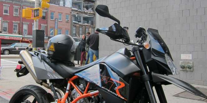 Kelakuan Kocak Pemilik Trail KTM Rawat Motor Bak Kekasih