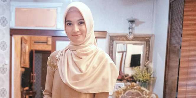 Adu Gaya Seleb Berijab di Pernikahan Cut Meyriska & Roger Danuarta