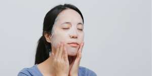 Tips Membuat Sheet Mask Berbahan Alami