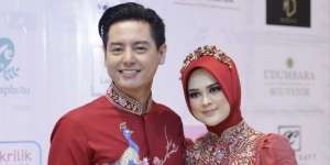 Gaya Kompak Cut Meyriska dan Roger Danuarta di Acara Tea Pai