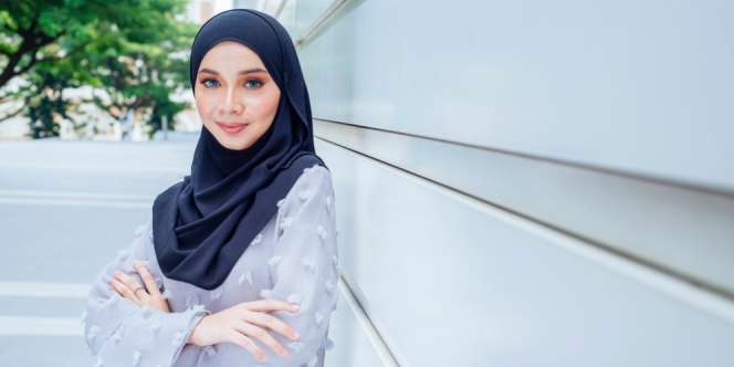 Tutorial Makeup Sederhana di Musim Panas, Berani Tampil Beda?