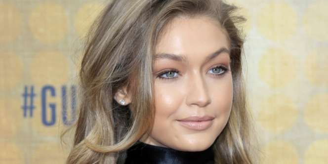 Gaya Stunning Gigi Hadid di VMAs, Kasual dan Serba Nude
