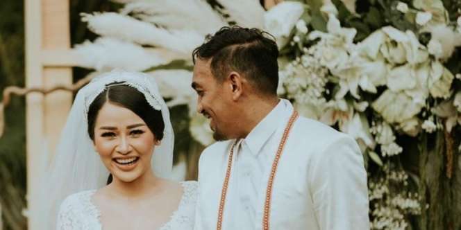 Dansa di Resepsi, Cara Glenn Fredly Peluk Mutia Ayu Bikin Baper