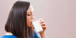 Orang Dewasa Dianjurkan Minum Susu Tiap Hari, Ini Alasannya