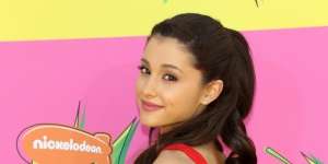 Tutorial Eyeliner Crease ala Ariana Grande