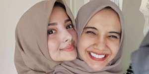 Pesona Sarah, Sepupu Cantik Duo Sungkar yang Berhijab