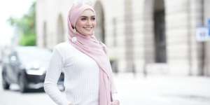 5 Tips Hindari Make Up Luntur Saat Cuaca Panas