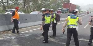 Olah TKP Tabrakan Beruntun, Tol Cipularang Contraflow