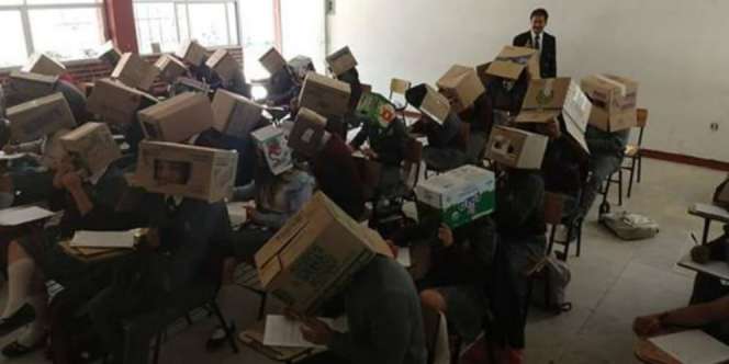 Guru Terancam Dipecat Karena Suruh Siswa Pakai Kardus Saat Ujian
