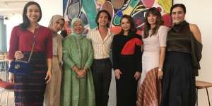Fashion Berbahan Kain Tenun Ala Shabura Sebastian
