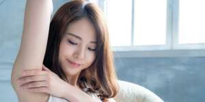 21 Cara Memutihkan Ketiak, Wanita Harus Tahu Nih!