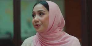 Duet Bareng Cut Meyriska, Hijab Poni Nagita Slavina Disorot