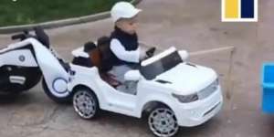 Skill Balita Memundurkan Mobil Mainan Ini Bikin Netizen Takjub