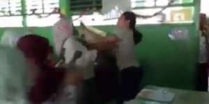 Viral Video Guru Dikeroyok Orang Tua Murid di Gowa
