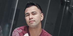 Geger Sosok Putih dalam Foto Raffi Ahmad