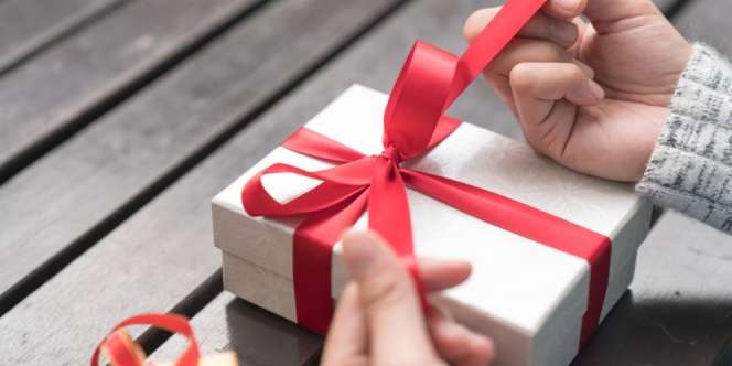 5 Cara Membungkus Kado dengan Pembungkus Daur Ulang yang Unik