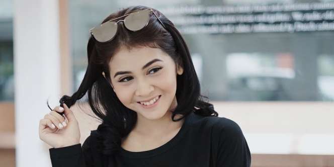 Gaya Modis Kesha, Keponakan Mona Ratuliu yang Beranjak Dewasa