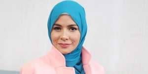 Pamer Outfit Tabrak Warna, Gaya Hijab Meisya Siregar Disorot
