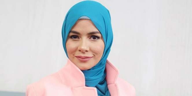 Pamer Outfit Tabrak Warna, Gaya Hijab Meisya Siregar Disorot