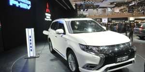 Outlander PHEV Dijual Tanpa Insentif, Laku Berapa?
