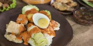 4 Cara Membuat Siomay dan Bumbu Kacangnya