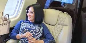 Naik Private Jet, Total Outfit Syahrini Hampir Rp3 Miliar
