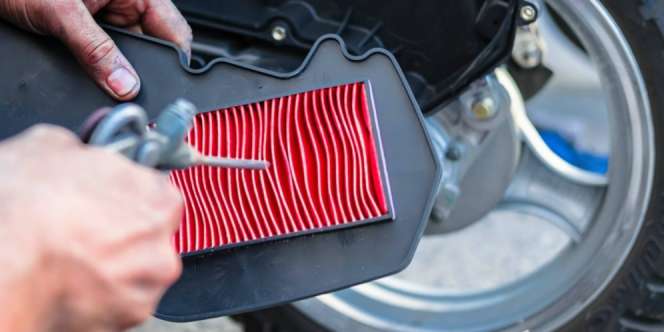 Bolekah Mencuci Filter Udara Motor?