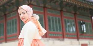 Jurus Antirepot Bawa Anak Traveling ala Natasha Rizky