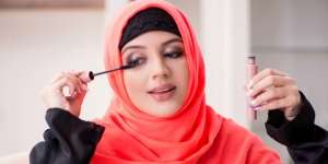 Tips Make Up Mata Simpel Agar Terlihat Lebih Flawless