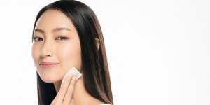Rutin Gunakan Toner, Bikin Kulit Jadi Glowing!